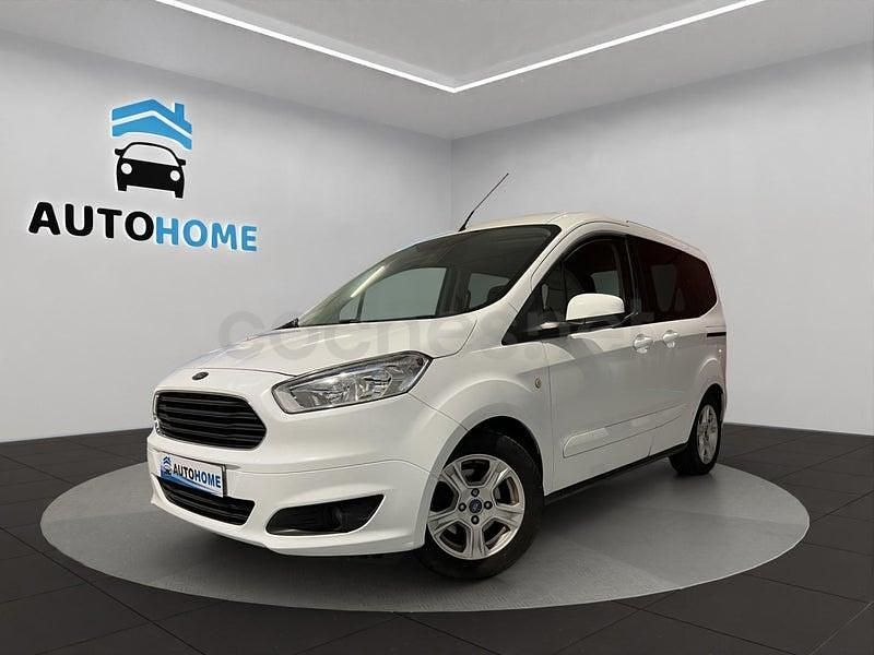 Usado Ford Tourneo Courier Trend 102 CV (75 kW) 2015 Blanco Monovolumen