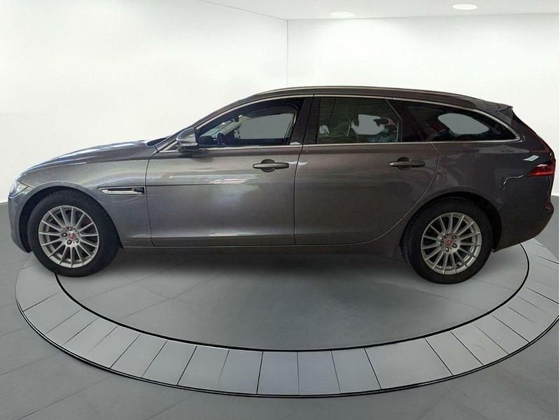Usado Jaguar XF Sportbrake Prestige 180 CV (132 kW) 2019 Gris Familiar