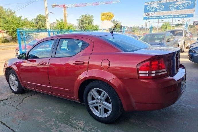 Usado Dodge Avenger 140 CV (102 kW) 2009 Rojo Berlina