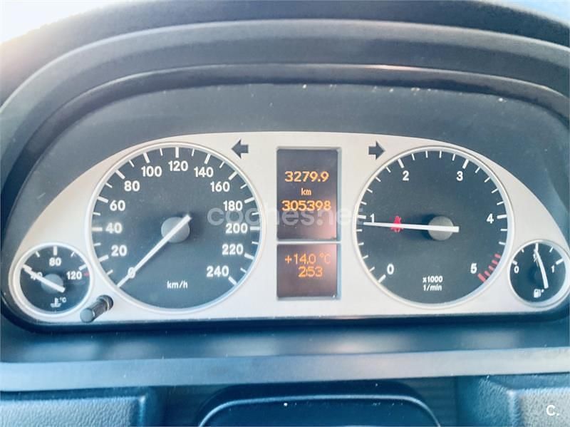 Usado Mercedes B200 140 CV (102 kW) 2006 Gris / plata Monovolumen