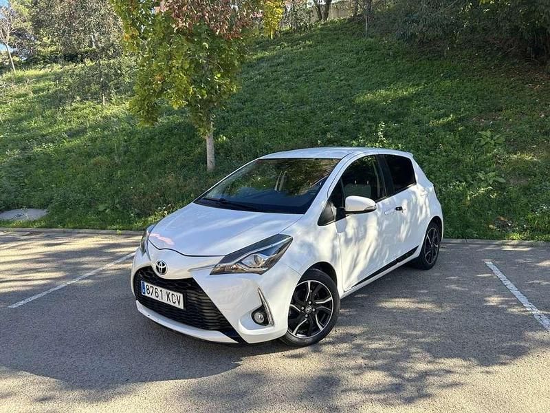 Blanco Usado 2017 Toyota Yaris Active Utilitario | 12.975 € (Precio justo) - Imagen 1/4