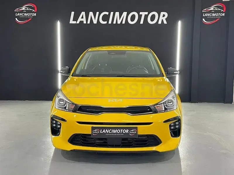 Usado Kia Rio GT-Line 100 CV (73 kW) 2023 Amarillo Berlina