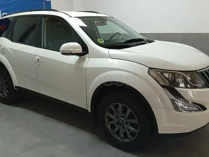 Usado Mahindra XUV500 140 CV (102 kW) 2015 Blanco SUV