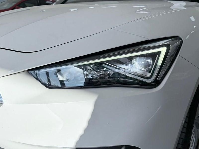 Usado Seat Leon XCELLENCE 150 CV (110 kW) 2021 Blanco Berlina