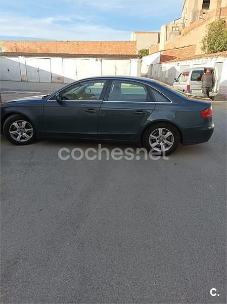 Usado Audi A4 120 CV (88 kW) 2011 Negro Berlina