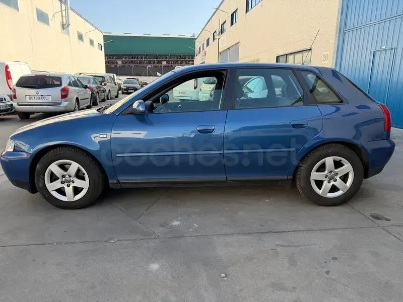 Usado Audi A3 Ambiente 150 CV (110 kW) 2002 Azul Utilitario
