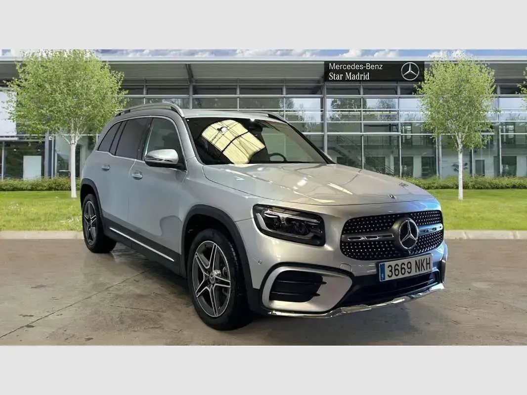 Usado Mercedes GLB220 190 CV (139 kW) 2026 Plateado SUV