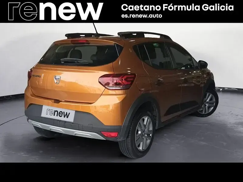 Usado Dacia Sandero Essentiel 100 CV (73 kW) 2021 Naranja Berlina