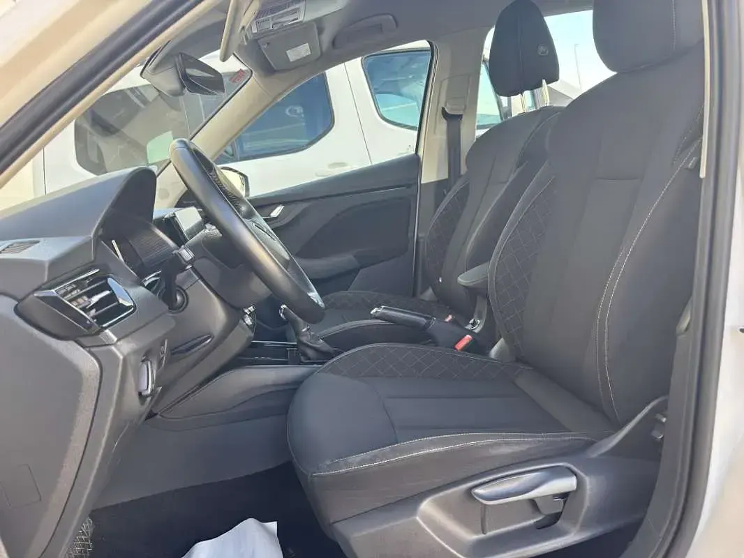 Usado Skoda Kamiq Ambition 110 CV (80 kW) 2021 Blanco SUV