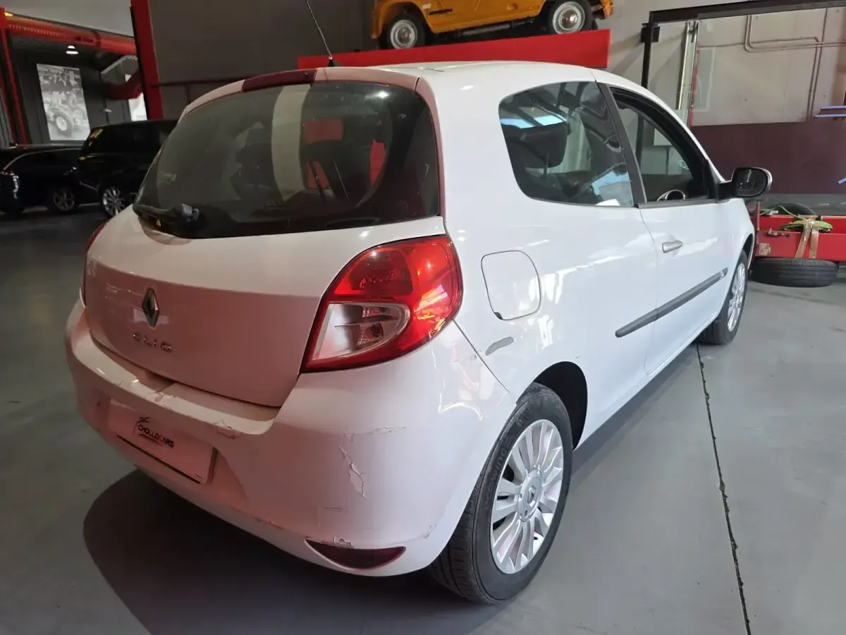 Usado Renault Clio II 75 CV (55 kW) 2009 Blanco Utilitario
