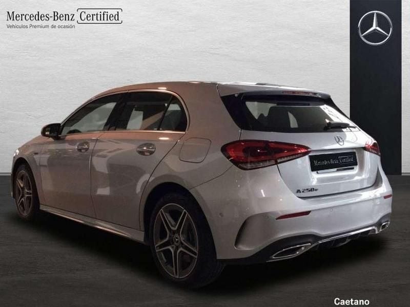 Usado Mercedes A250 218 CV (160 kW) 2021 Plateado Berlina