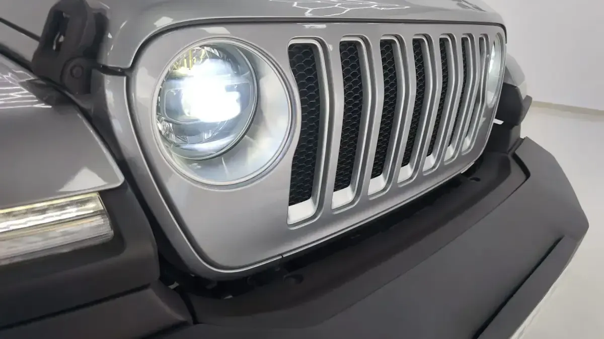 Usado Jeep Wrangler Sahara 200 CV (147 kW) 2019 Gris SUV