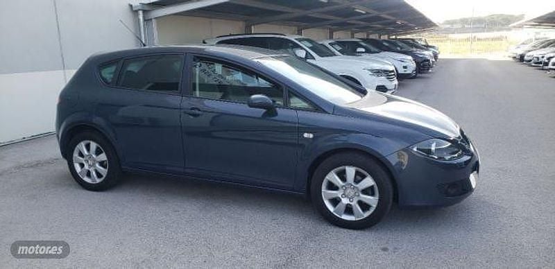 Usado Seat Leon Ecomotive 105 CV (77 kW) 2008 Gris Utilitario