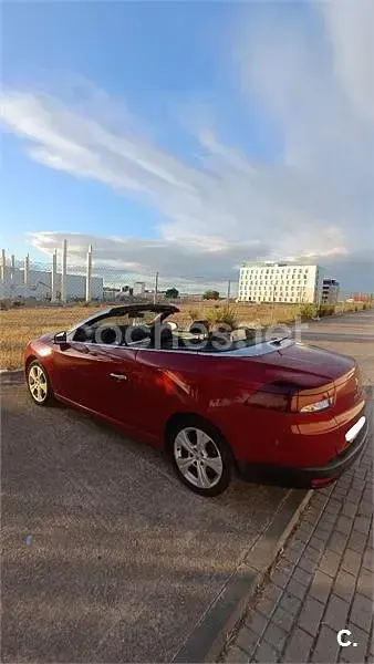 Usado Renault Mégane Cabriolet Dynamique 110 CV (80 kW) 2011 Granate Descapotable