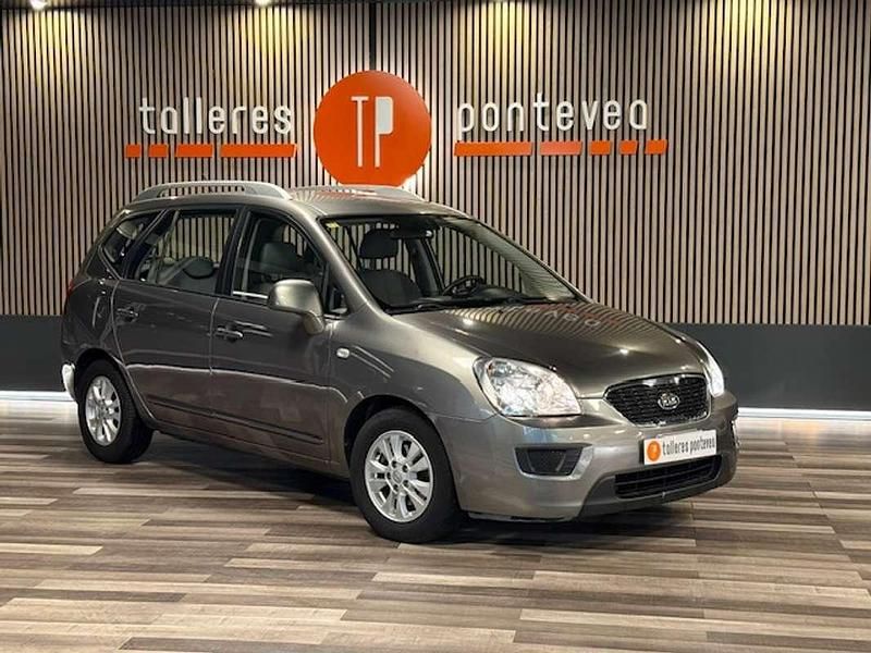 Beige Usado 2011 Kia Carens Monovolumen | 6300 € - Imagen 1/4