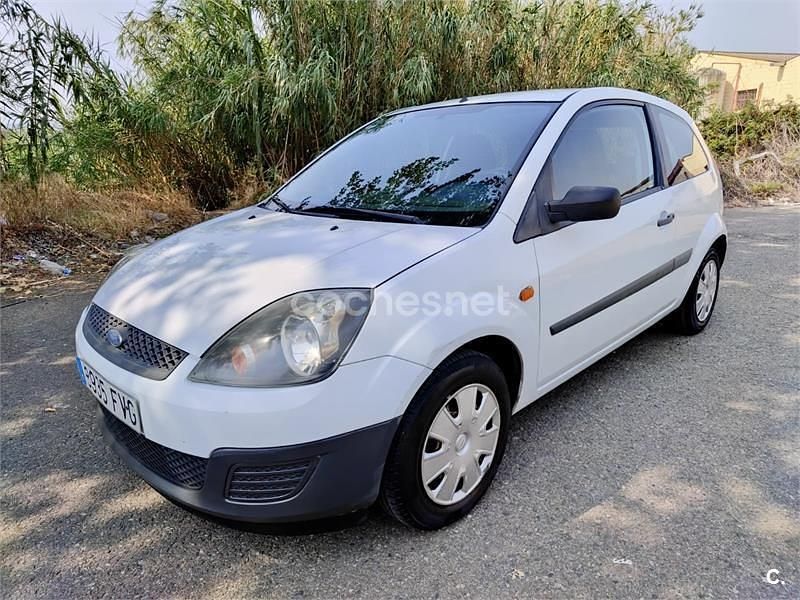 Blanco Usado 2007 Ford Fiesta Ambiente Utilitario | 2399 € (Precio justo) - Imagen 1/4