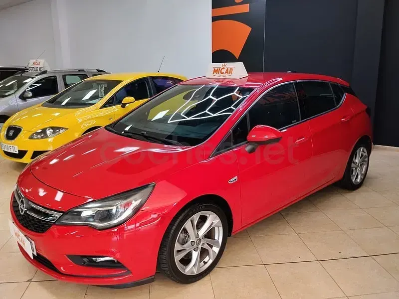 Usado Opel Astra Business 110 CV (80 kW) 2016 Rojo Berlina