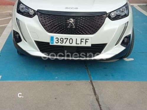 Usado Peugeot 2008 Allure 130 CV (95 kW) 2020 Blanco SUV