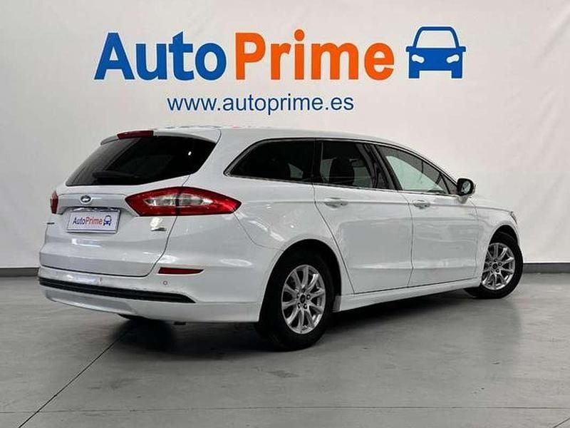 Usado Ford Mondeo Trend 120 CV (88 kW) 2017 Blanco Familiar
