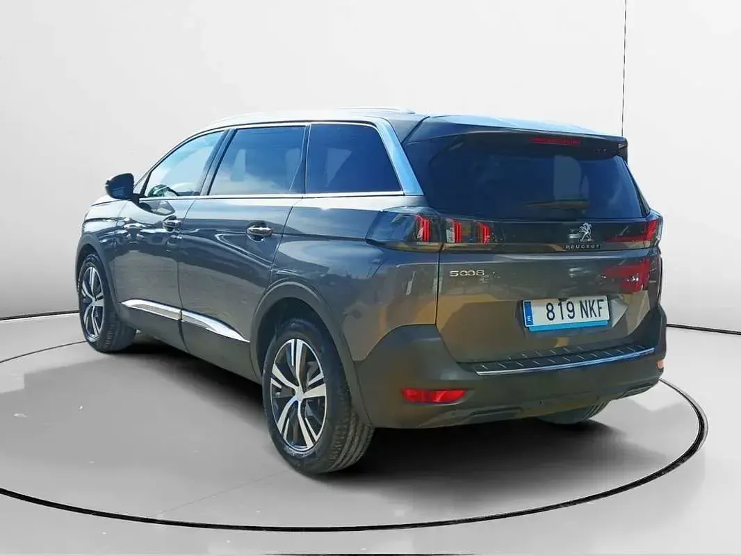 Usado Peugeot 5008 Allure 131 CV (96 kW) 2024 Gris SUV