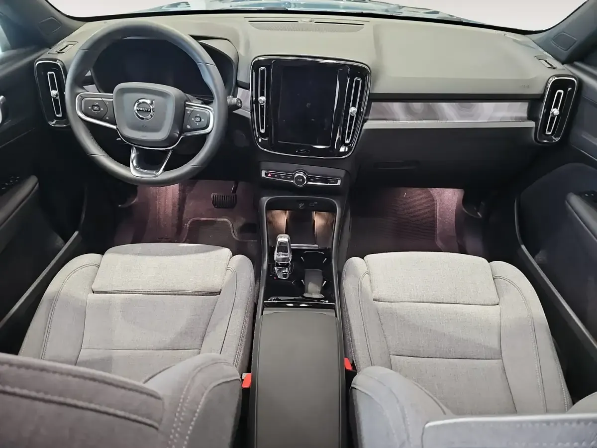 Usado Volvo XC40 Plus 300 kW (408 CV) 2024 Azul SUV