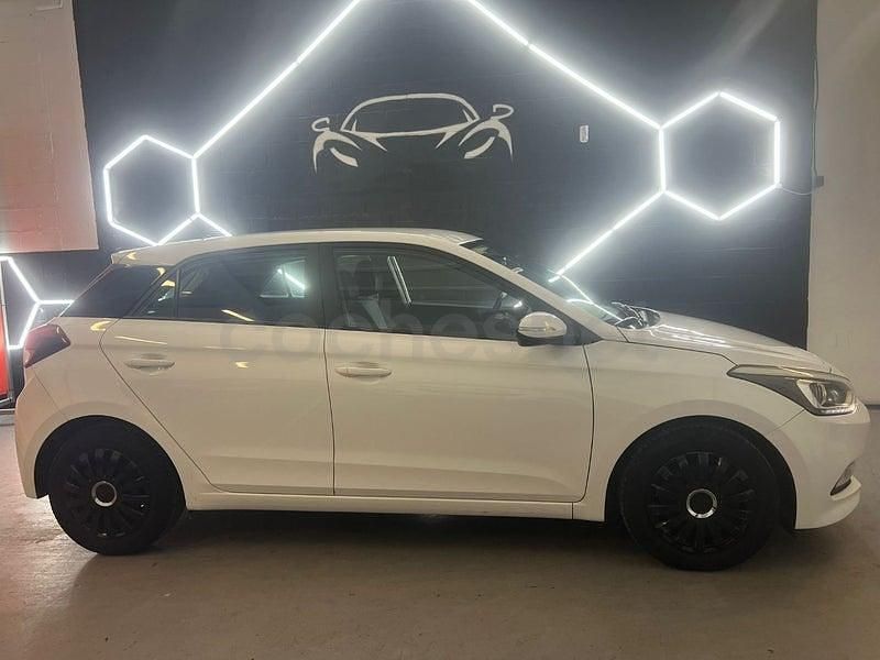Usado Hyundai i20 84 CV (61 kW) 2018 Blanco Berlina