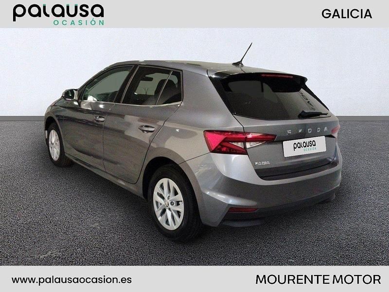 Usado Skoda Fabia 116 CV (85 kW) 2025 Gris Utilitario
