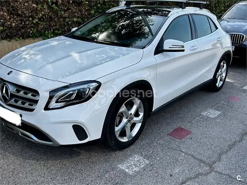 Usado Mercedes GLA180 122 CV (89 kW) 2019 Blanco SUV