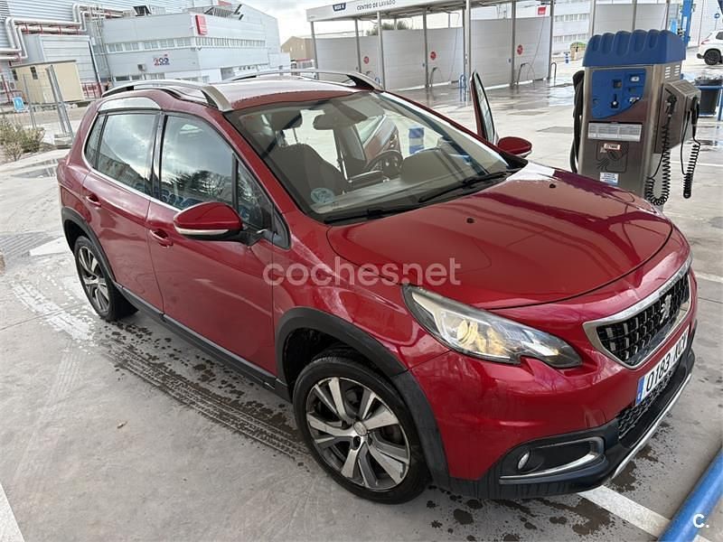 Rojo Usado 2017 Peugeot 2008 Allure SUV | 8000 € (Precio justo) - Imagen 1/4