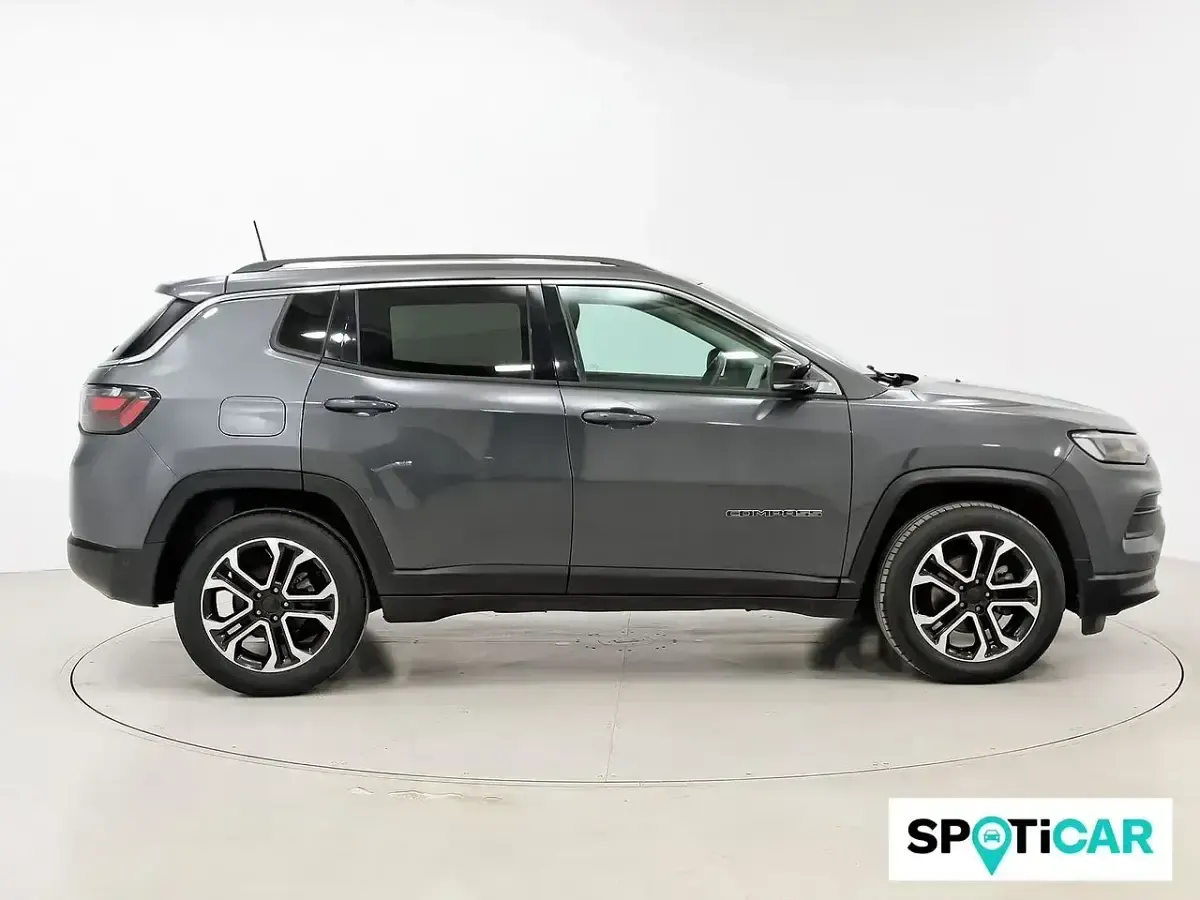 Usado Jeep Compass Limited 131 CV (96 kW) 2022 Gris SUV