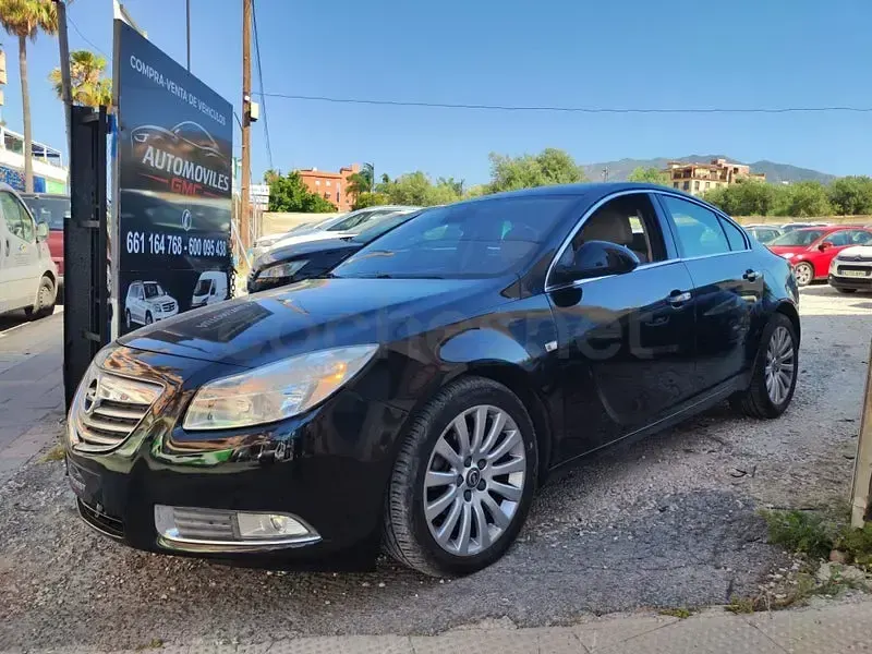Usado Opel Insignia Sport 160 CV (117 kW) 2010 Negro Berlina