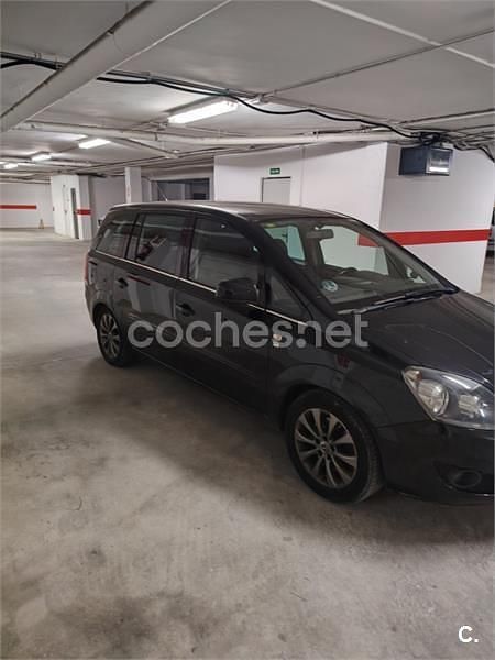Usado Opel Zafira 110 HP (80 kW) 2010 Preto Monovolume