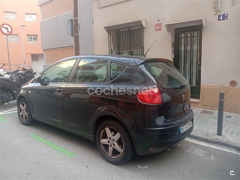 Usado Seat Altea Style 105 CV (77 kW) 2010 Negro Monovolumen
