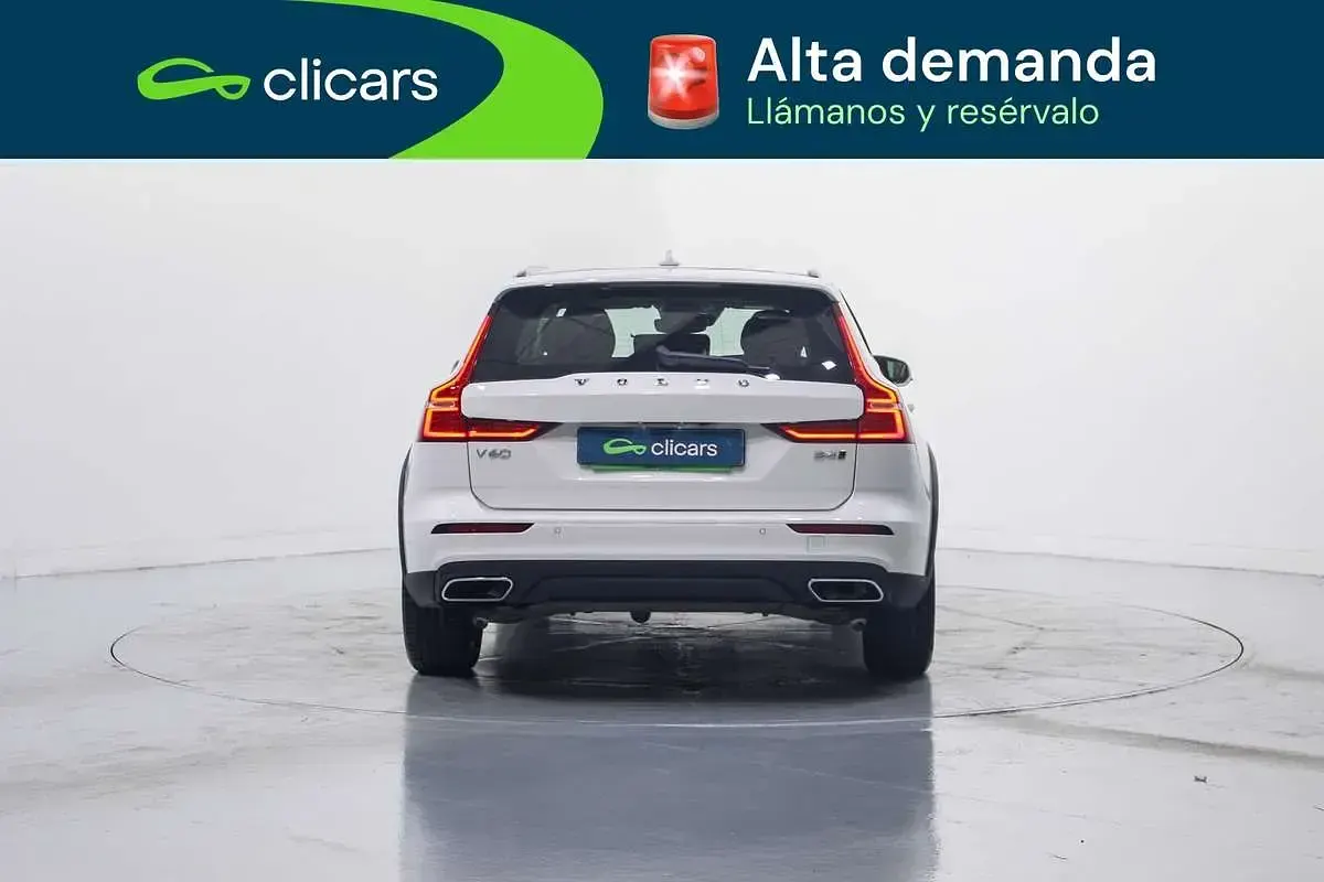 Usado Volvo V60 CC Core 197 CV (144 kW) 2022 Blanco Familiar