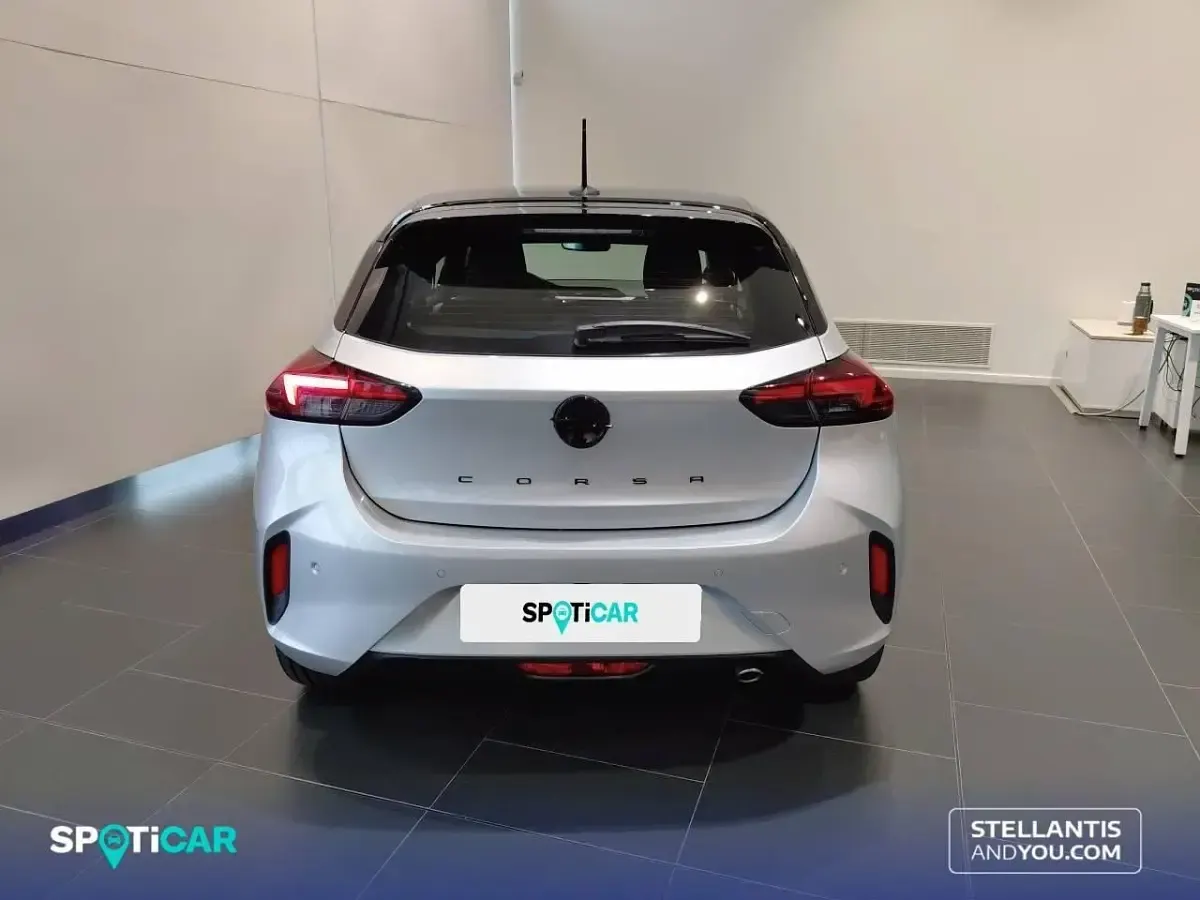 Usado Opel Corsa 101 CV (74 kW) 2025 Gris Utilitario
