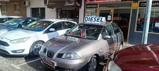 Usado Seat Ibiza Sport 100 CV (73 kW) 2004 Gris Utilitario