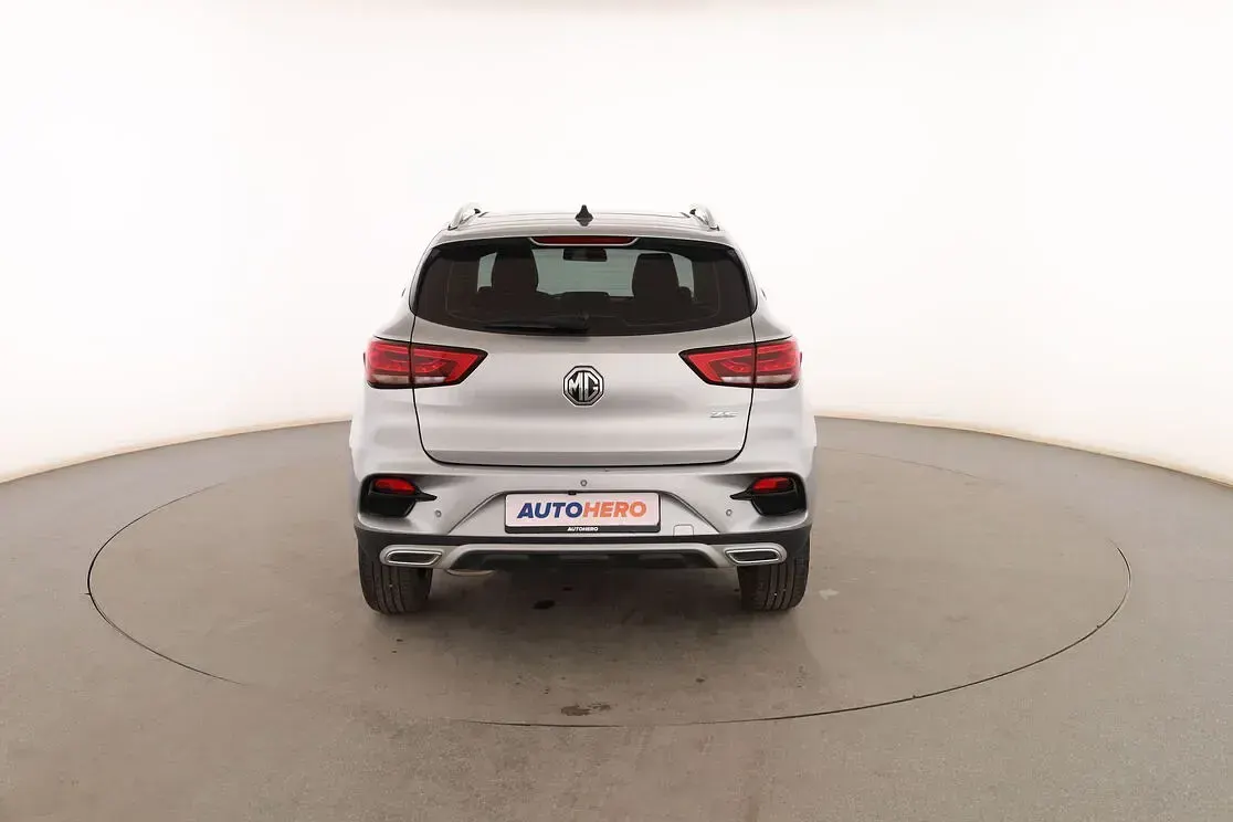 Usado MG ZS Luxury 111 CV (81 kW) 2023 Gris SUV