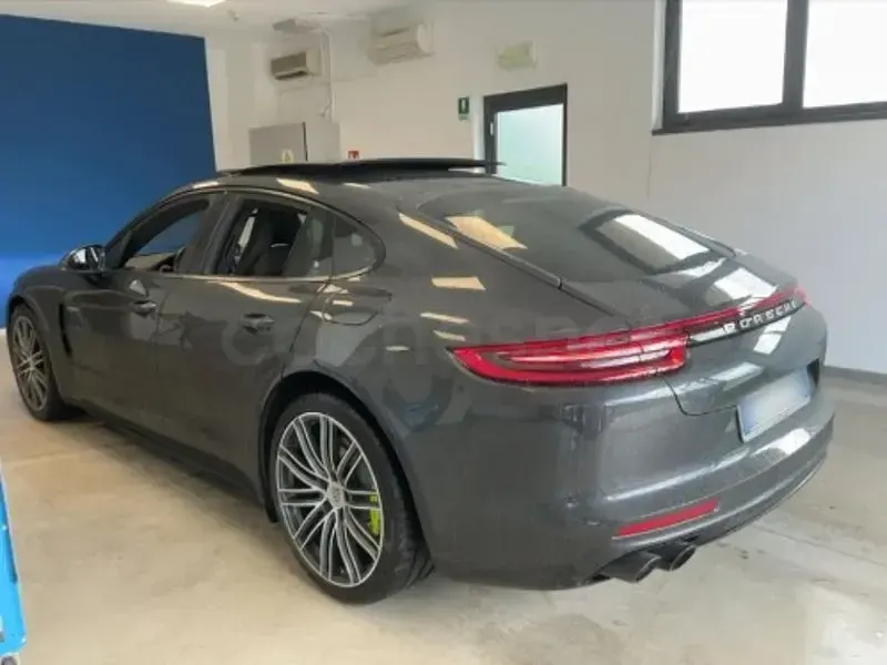Usado Porsche Panamera 4 462 CV (339 kW) 2020 Gris / plata Berlina