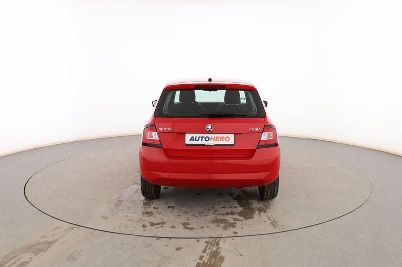Usado Skoda Fabia Ambition 95 CV (69 kW) 2018 Rojo Berlina
