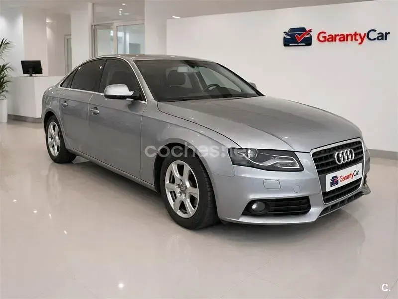 Usado Audi A4 Premium 136 CV (100 kW) 2011 Gris / plata Berlina