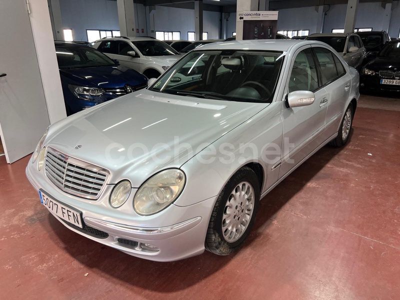 Usado Mercedes E220 Elegance 150 CV (110 kW) 2006 Gris Berlina