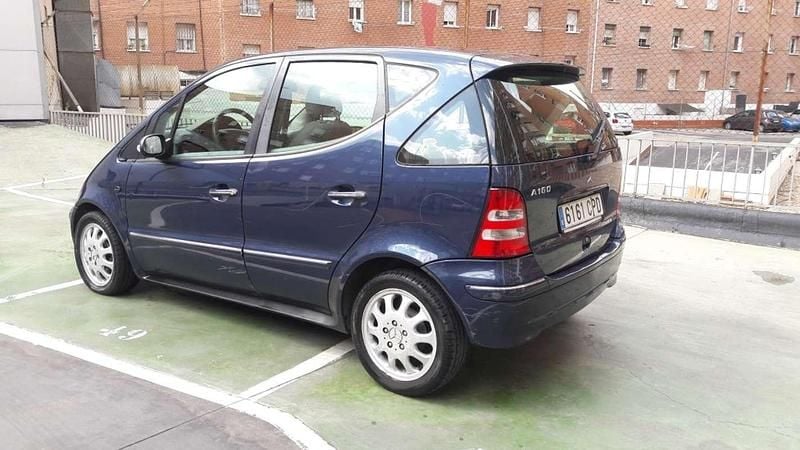 Usado Mercedes A160 Elegance 102 CV (75 kW) 2003 Azul Utilitario