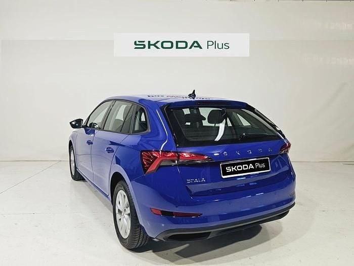 Usado Skoda Scala Active 110 CV (80 kW) 2023 Azul Utilitario
