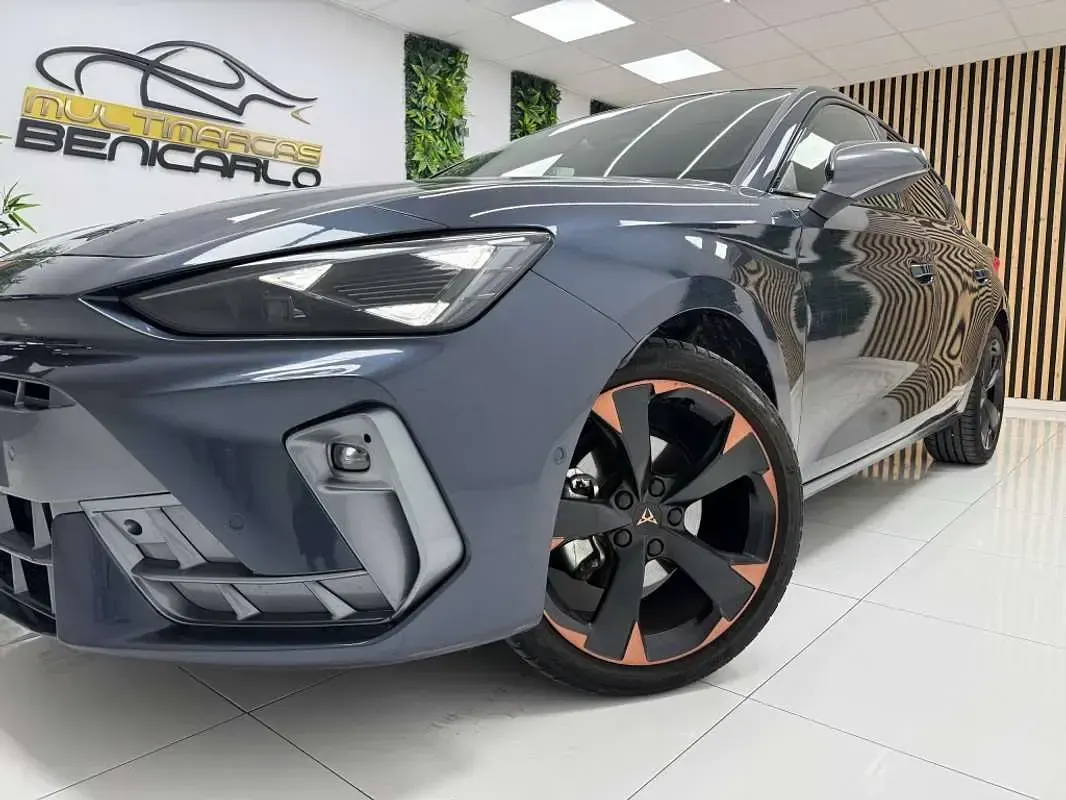 Usado Cupra Leon 150 CV (110 kW) 2024 Gris Utilitario