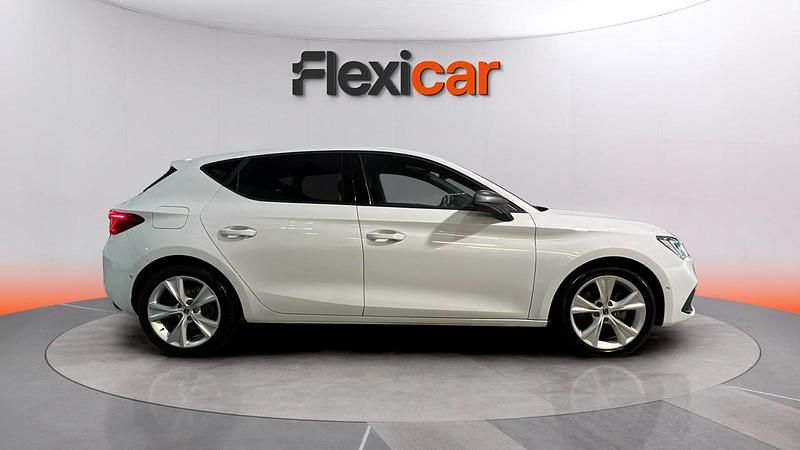 Używany Seat Leon FR 110 KM (80 kW) 2024 Biały Hatchback