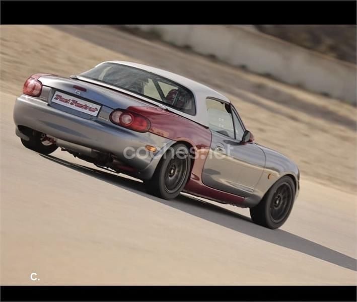 Usado Mazda MX5 110 CV (80 kW) 2004 Rojo Descapotable