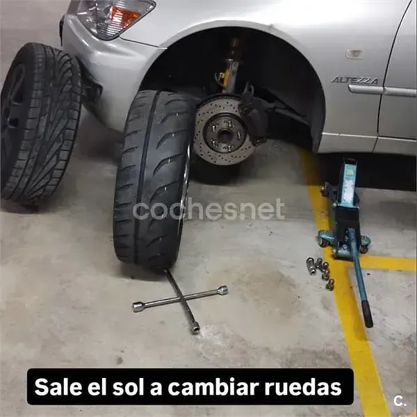 Usado Lexus IS200 155 CV (114 kW) 2002 Gris / plata Berlina