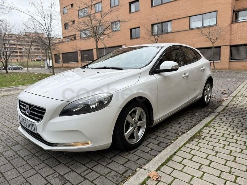 Usado Volvo V40 Momentum 115 CV (84 kW) 2014 Blanco Berlina