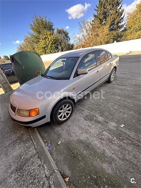 Gris / plata Usado 1997 VW Passat Comfortline Berlina | 2500 € (Un poco caro) - Imagen 1/4
