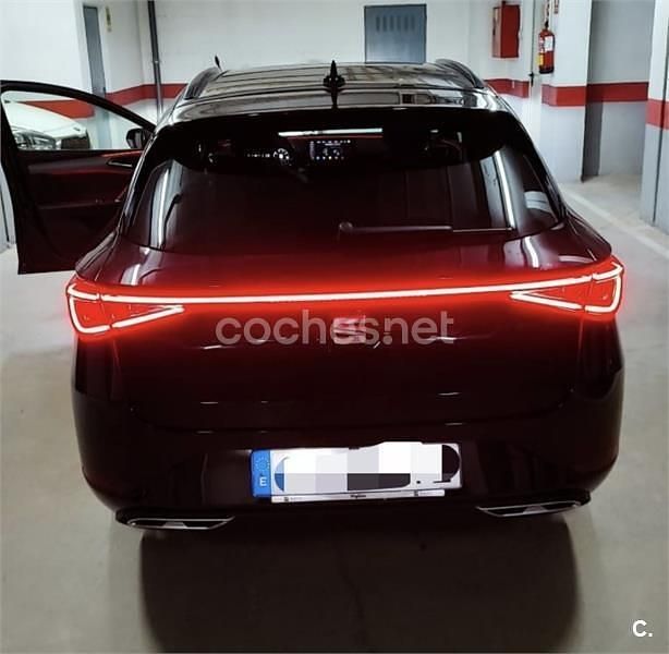 Usado Seat Leon FR 204 CV (150 kW) 2021 Negro Familiar